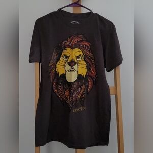 Disney | Men's M | The Lion King Adult Tribal Simba Dark Gray Graphic Tee